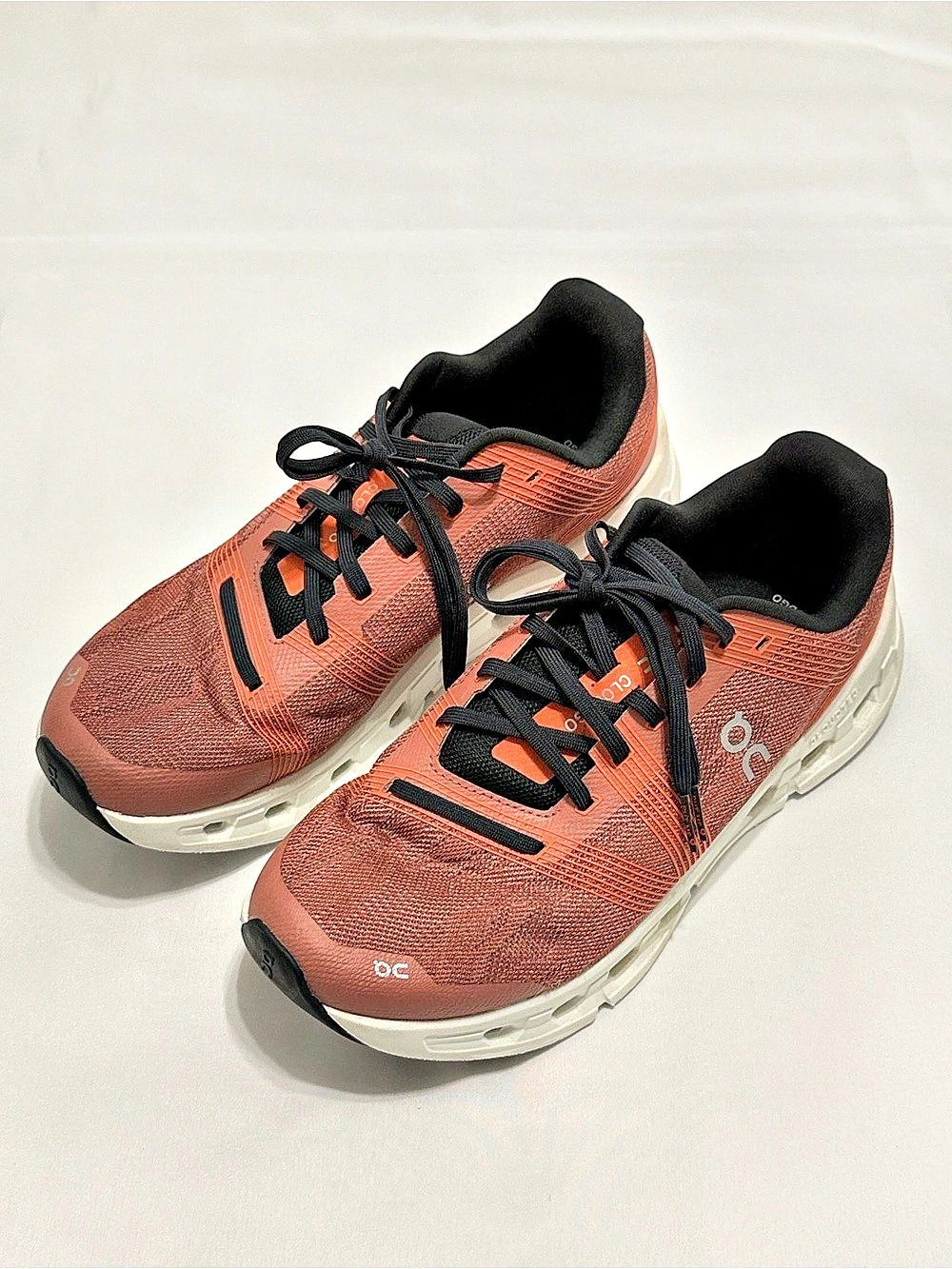 On CloudGo Athletic shoes in mahogany & ivory US 10.5 Like New